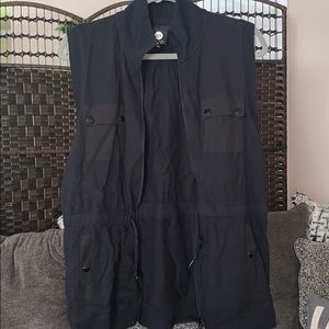 Black vest with pockets